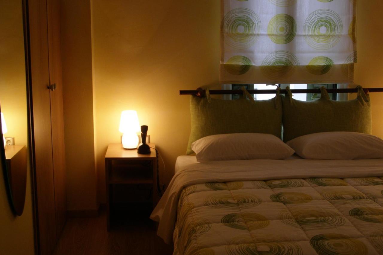 Room "Honeybee" In A Neoclassical House 卡斯托里亚 外观 照片