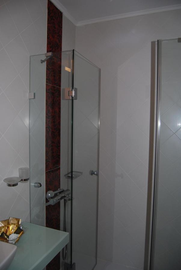 Room "Honeybee" In A Neoclassical House 卡斯托里亚 外观 照片