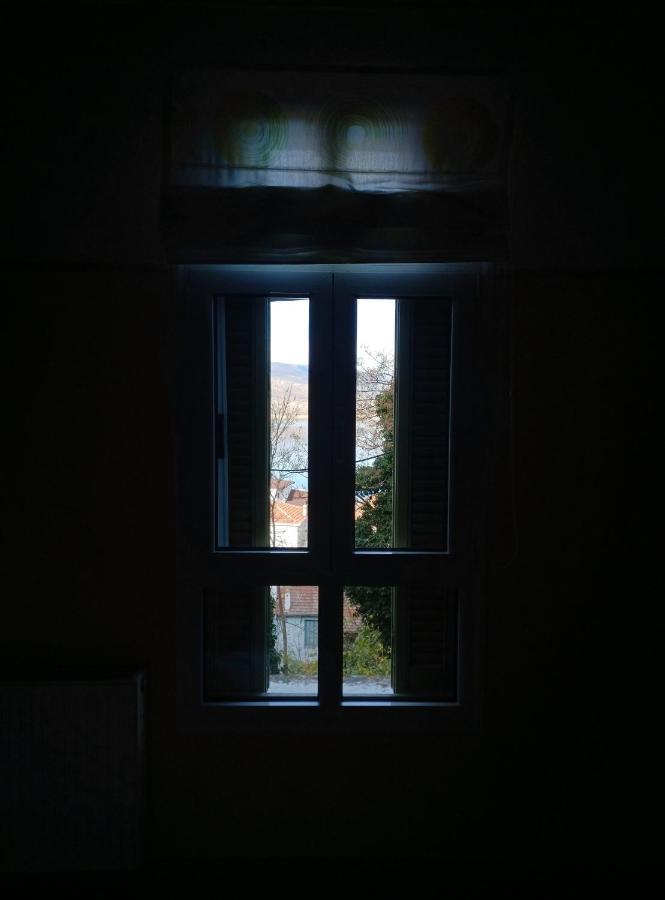 Room "Honeybee" In A Neoclassical House 卡斯托里亚 外观 照片